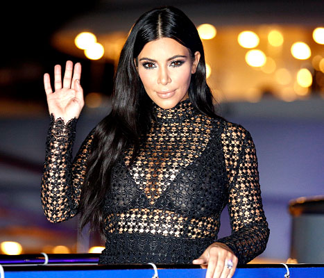 Kim Kardashian - waving