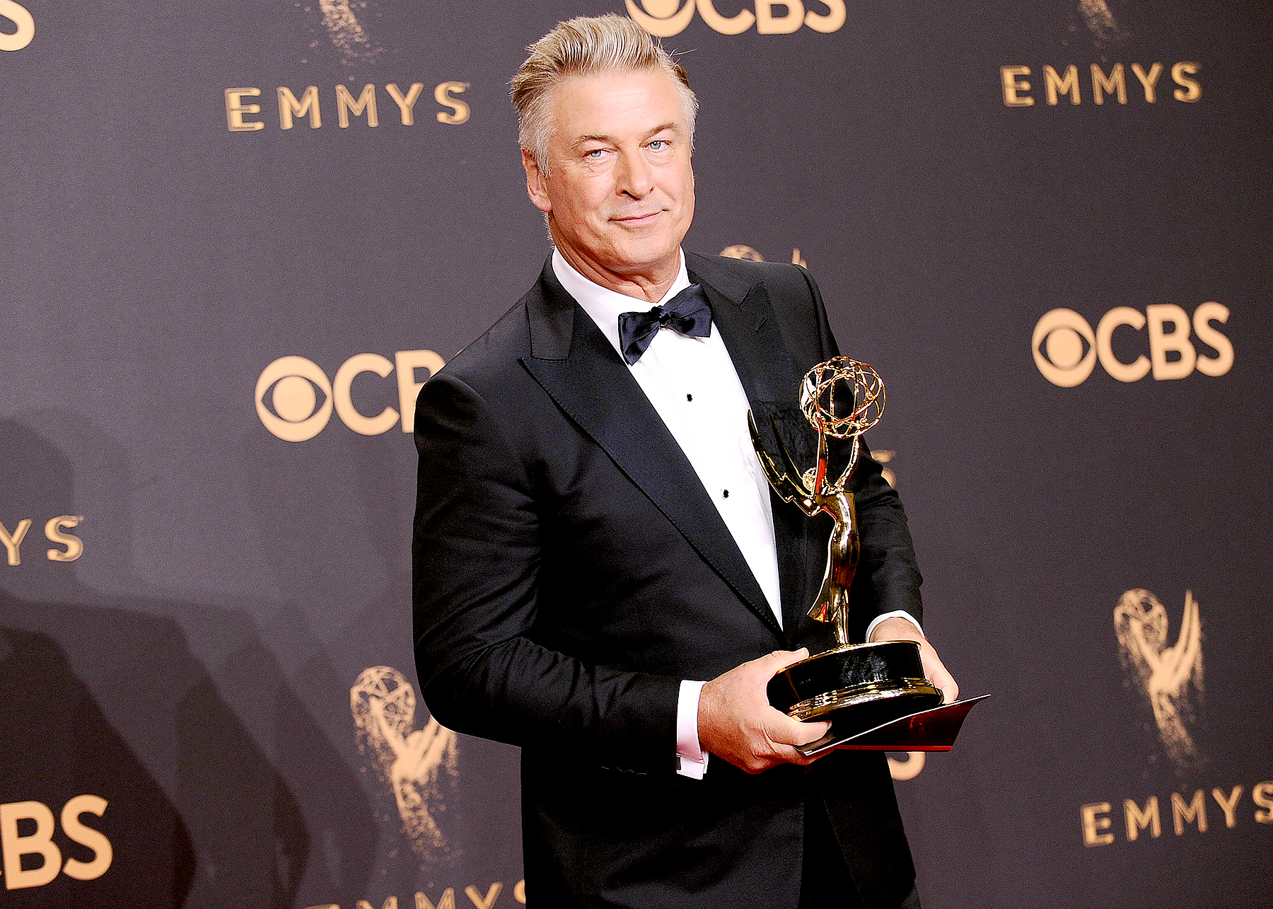 Alec baldwin win emmys 2017 757814ea 507e 499d 80d9 434d8550840c