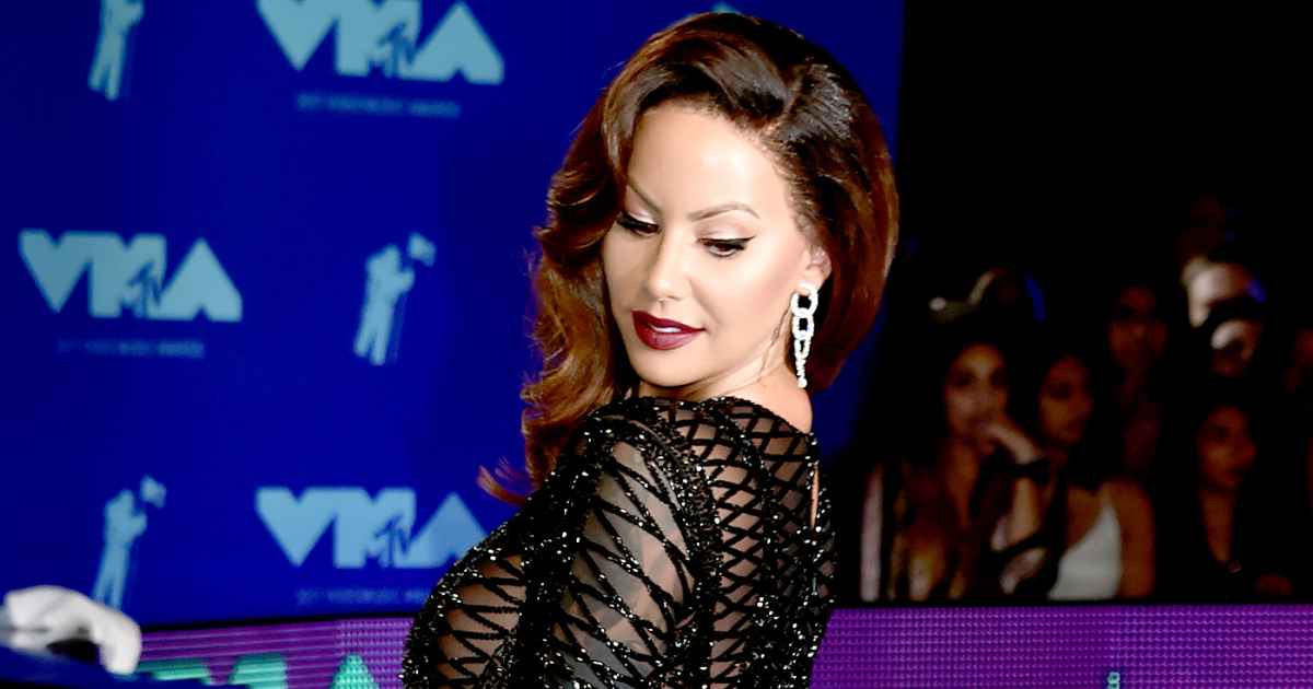 VMAs 2017: Amber Rose Wore a Long Wig and Nearly-Naked Dress | Us Weekly VMAs 2017: Amber Rose Wore a Long Wig and Nearly-Naked Dress | Us Weekly