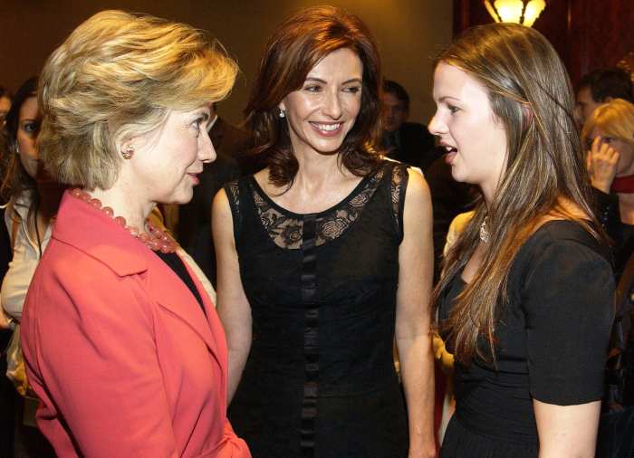 Hillary Clinton, Mary Steenbergen and Amber Tamblyn