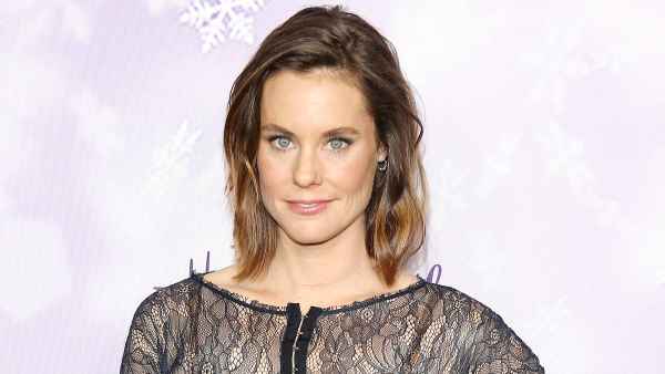 Ashley Williams arrives at Hallmark Channel/Hallmark Movies and Mysteries party during the Winter 2016 TCA press tour held at Tournament House on January 8, 2016 in Pasadena, California.