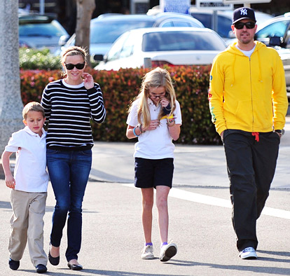 1300739208_reese witherspoon toth family 1 lg