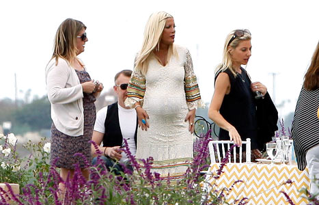 1316794697_tori spelling baby shower article