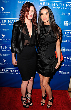PIC: Skinny Demi Moore Smiles on First Red Carpet Since Ashton Split ...