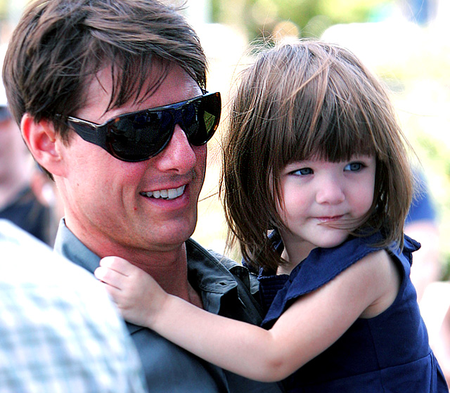 who is suri cruise father