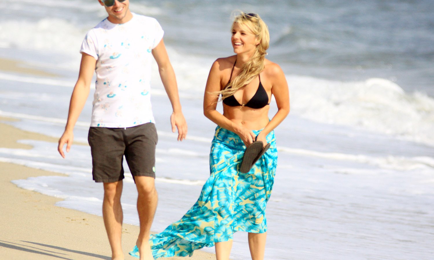 Ali Fedotowsky and boyfriend Kevin Manno walked along the beach at the