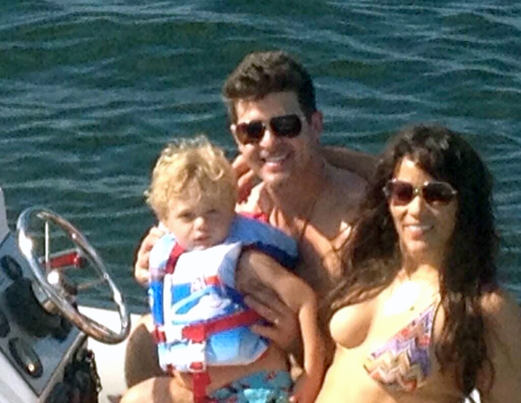 Robin Thicke tweeted a picture of his family on vacation