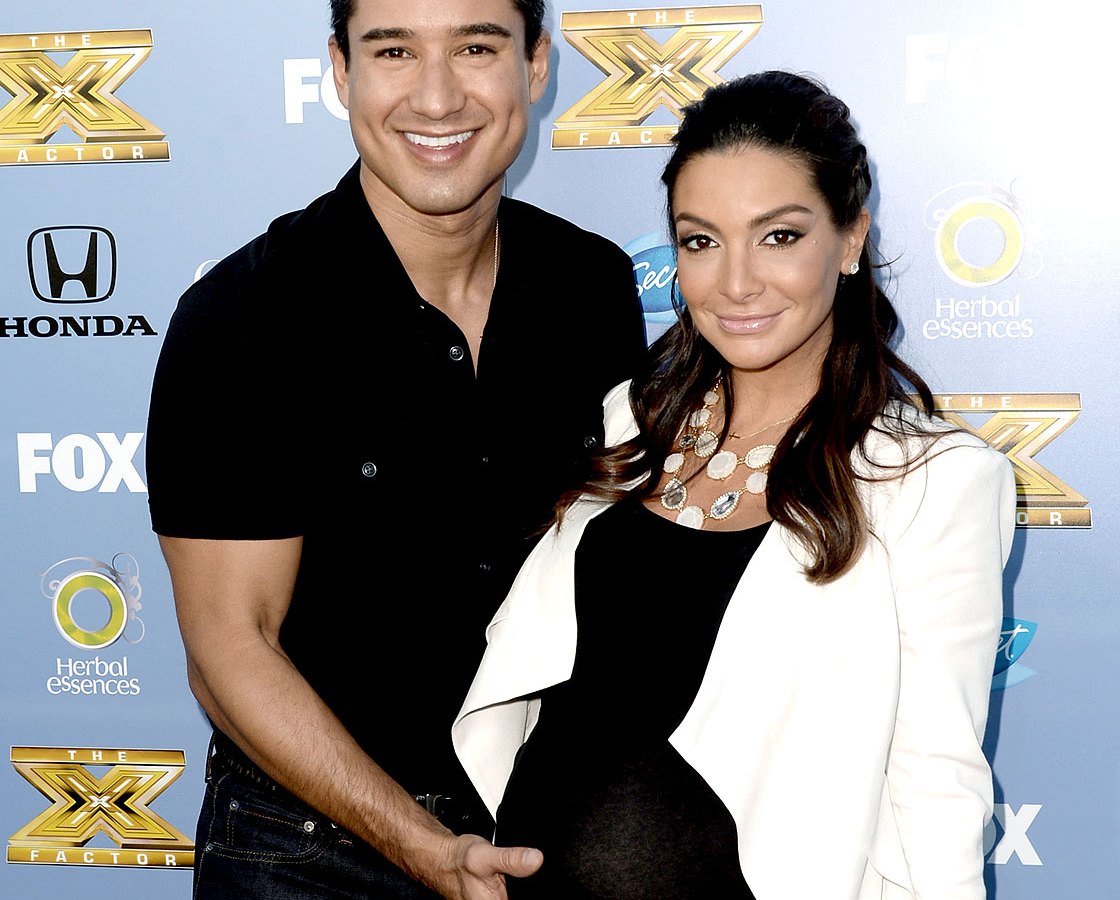 Mario Lopez and wife Gia, who gave birth on Sept 10, 2013, on sept 5.