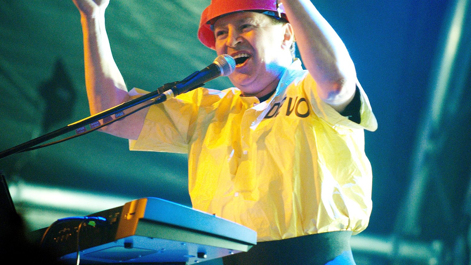Bob Casale Dead Original Devo Group Member Dies At Age 61 bob-casale-dead-original-devo-group-member-dies-at-age-61
