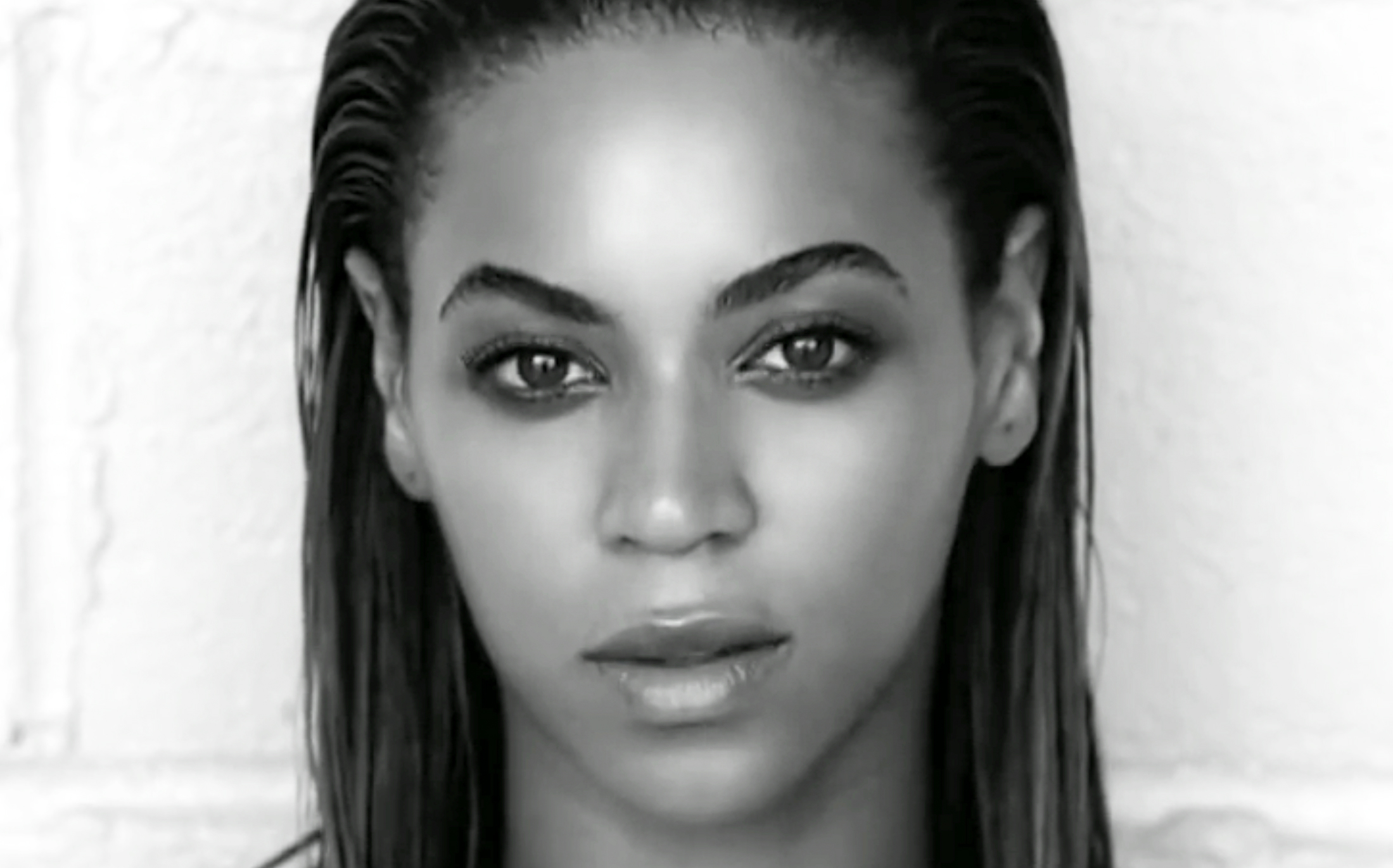 Beyonce's Makeup Artist Reveals Singer's Must-Have Beauty Products