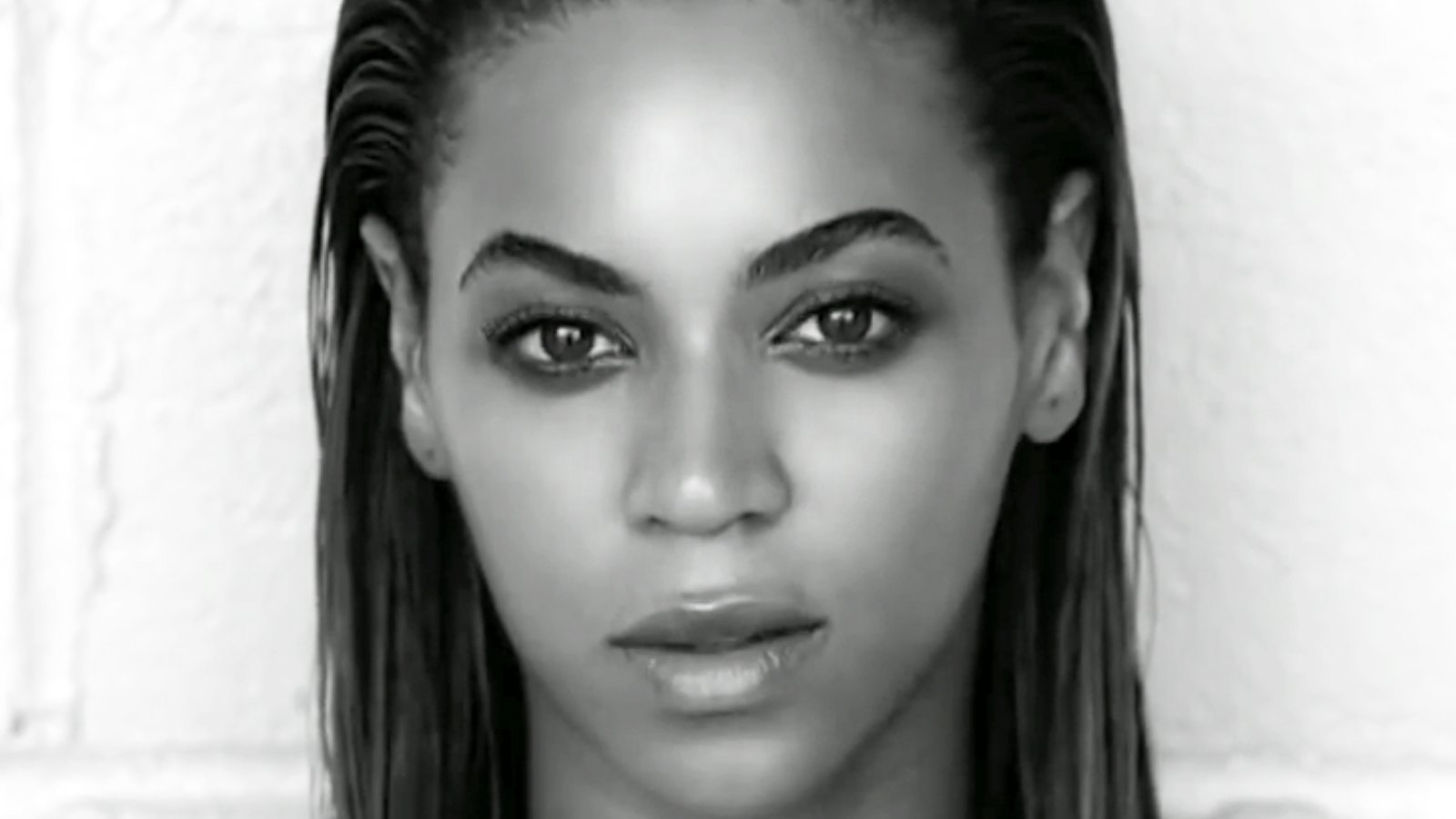Beyonce's Makeup Artist Reveals Singer's Must-Have Beauty Products