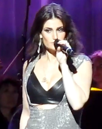 Idina Menzel flashes breast during concert | Toronto Sun
