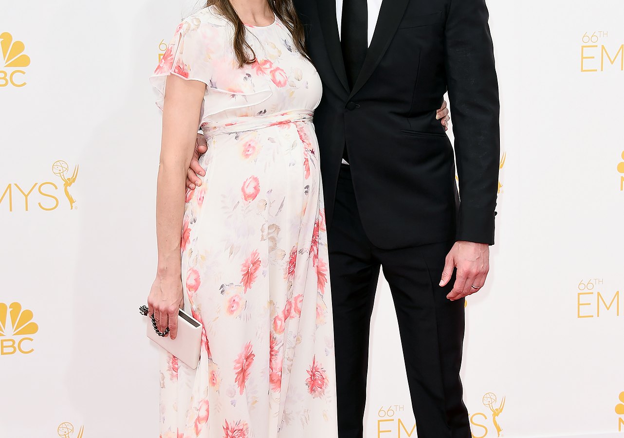 Amanda Peet pregnant at Emmy Awards