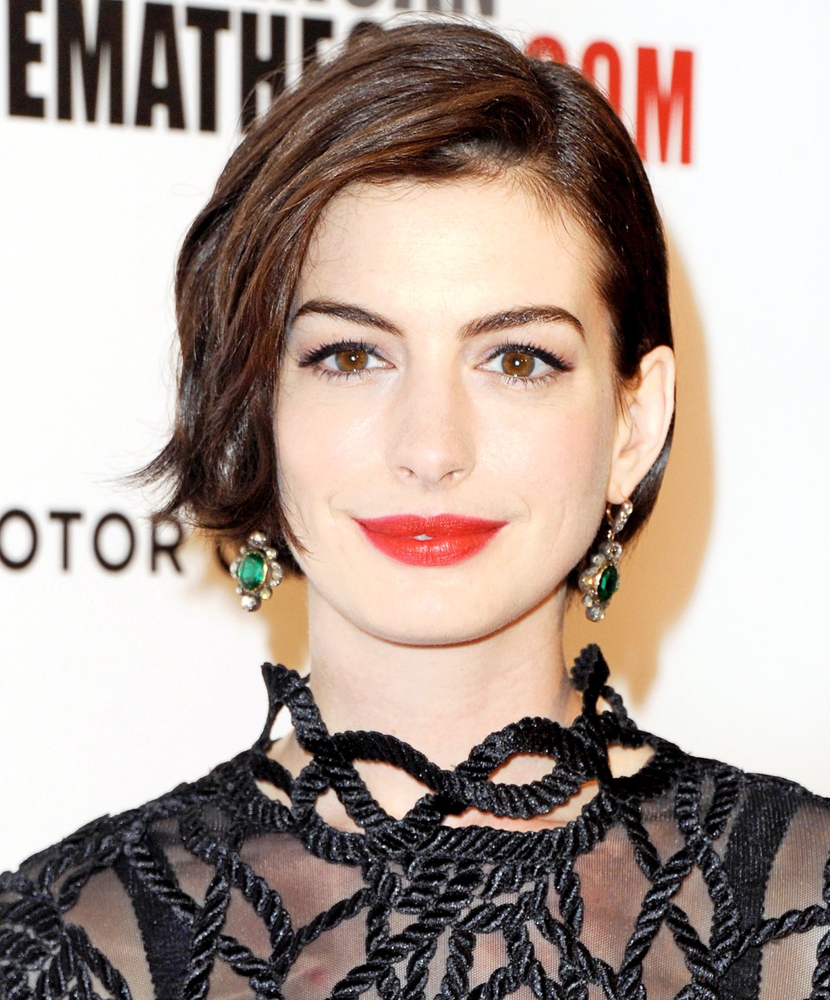 Anne Hathaway With Short Hair