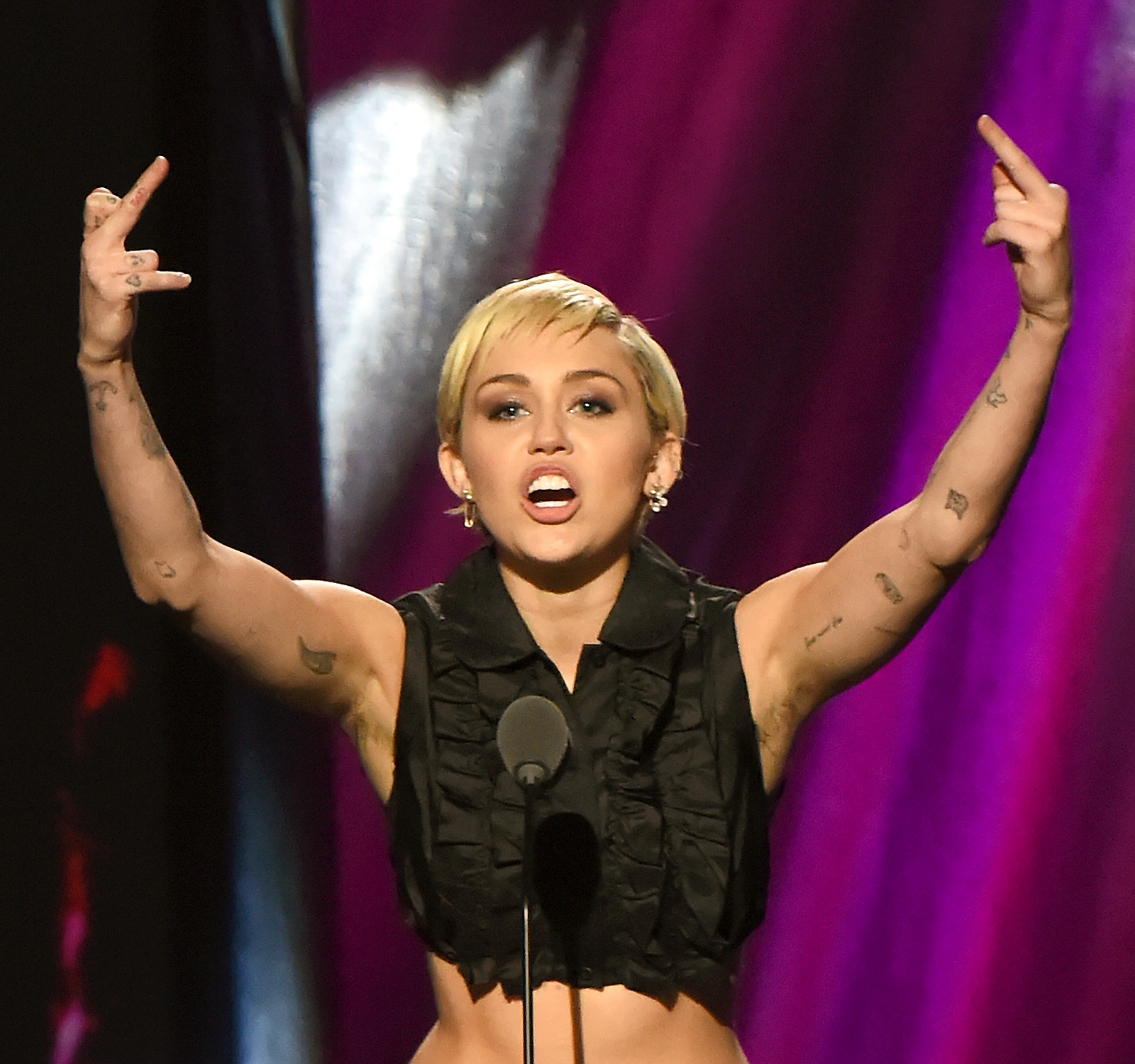 Miley Cyrus Shows Off Her Long Armpit Hair: Photos