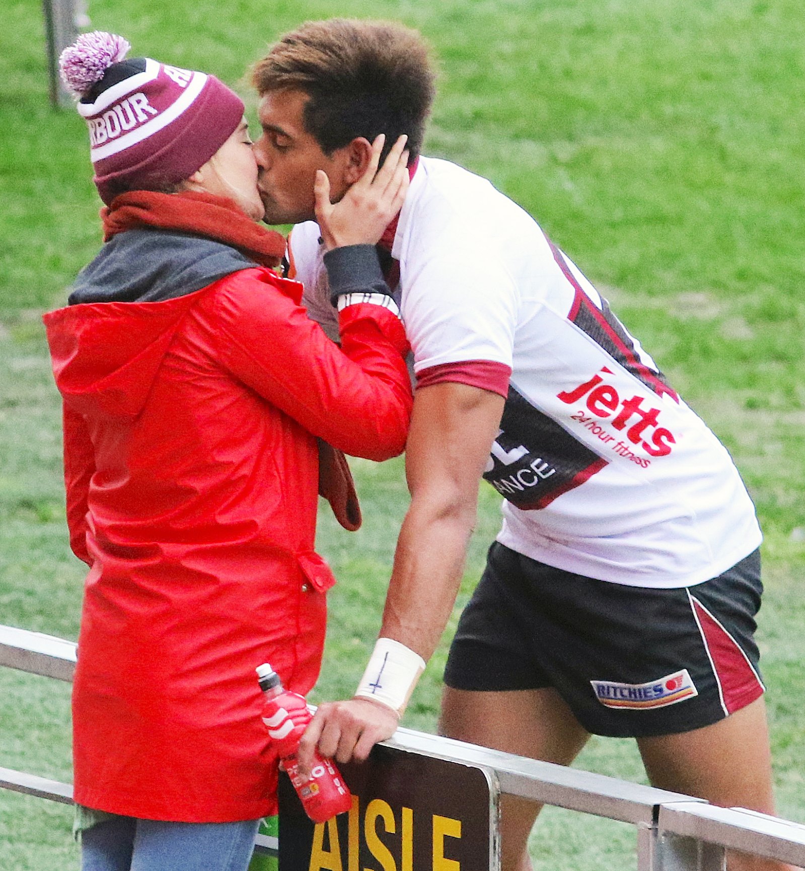 Shailene Woodley Ben Volavola Auckland rugby PDA kissing