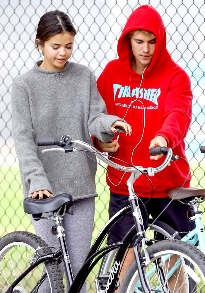 Justin Bieber and Selena Gomez hang out