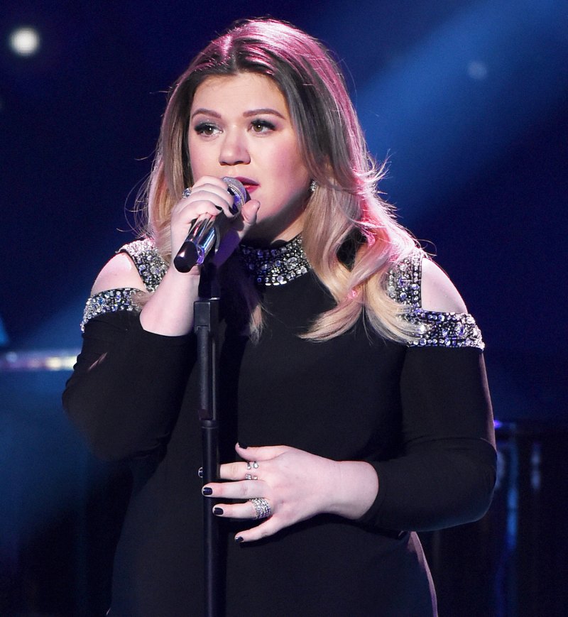 Kelly Clarkson Hilariously Forgets the Lyrics to Her Hit Songs