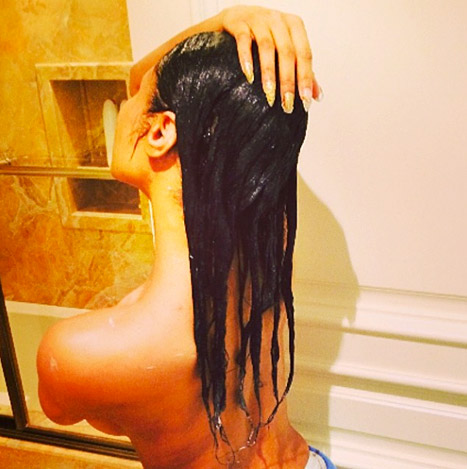 Nicki Minaj shower selfie