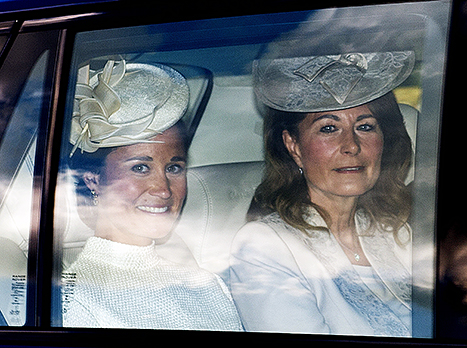 pippa and carole arriving to christening in car
