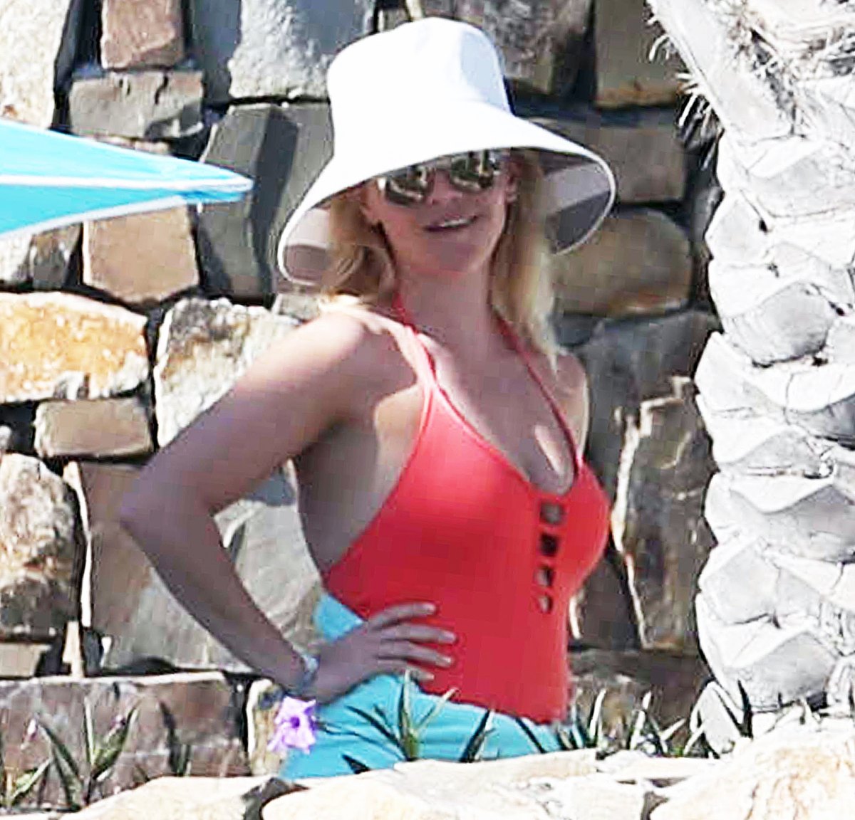 Reese Witherspoon Sizzles in Sexy One-Piece Swimsuits: Pictures