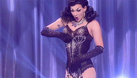 violet-chachki-flashed-her-bare-butt-on-the-red-carpet