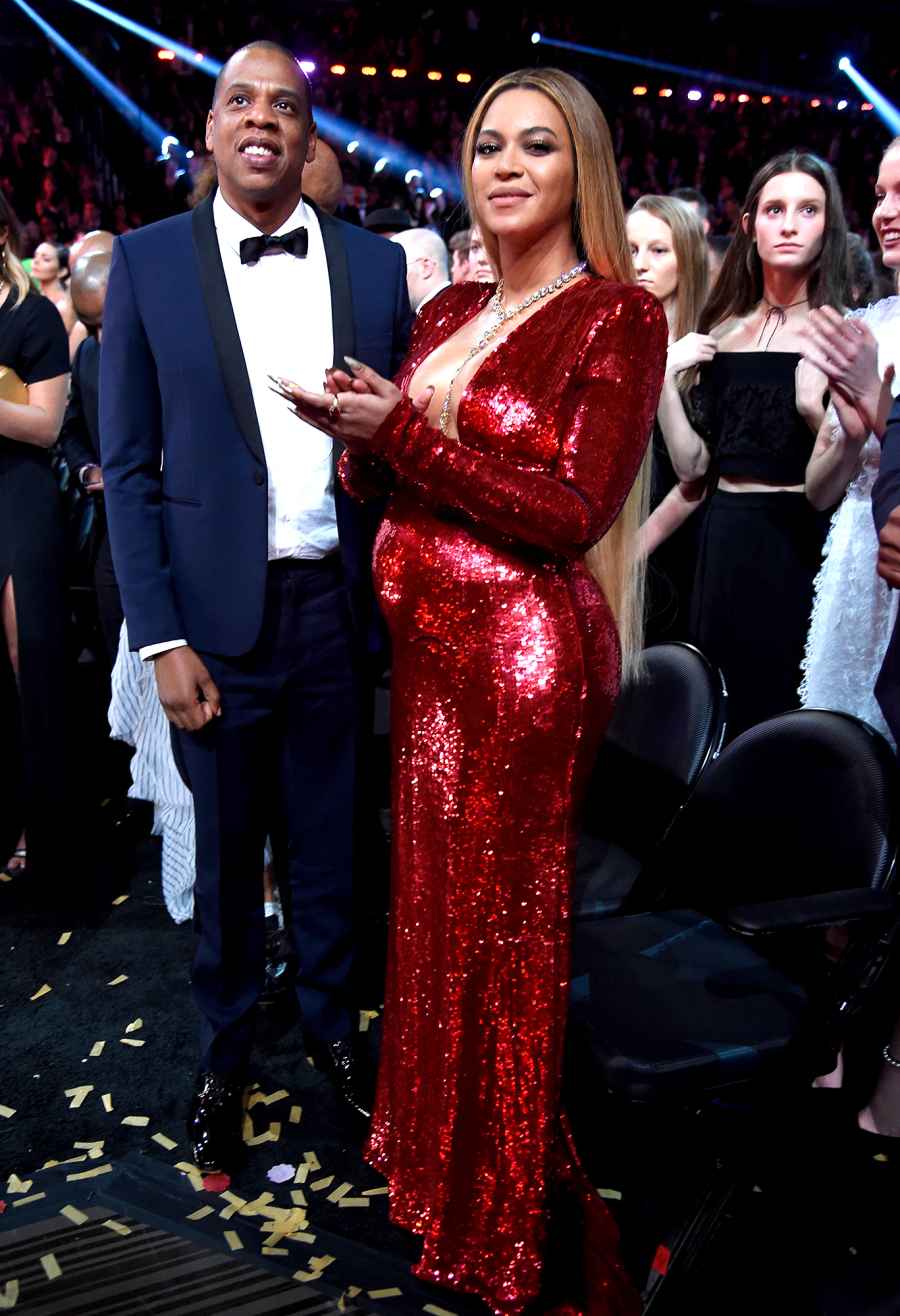 Grammys 2017: Beyonce Flaunts Baby Bump in Sparkling Red Dress
