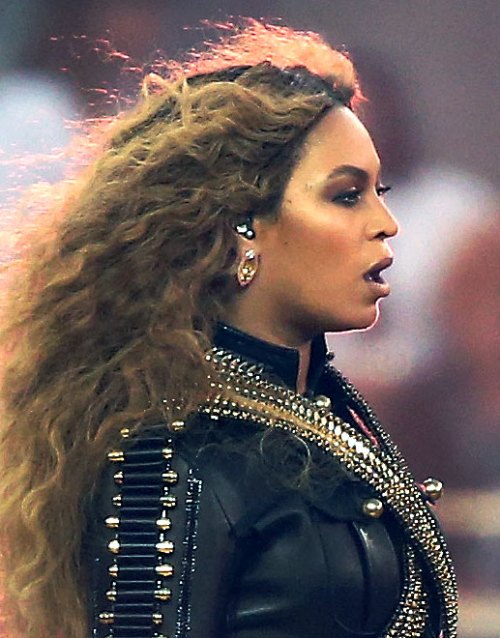 Beyonce Wore 31-Carat Diamond Earrings at Super Bowl 50 | Us Weekly