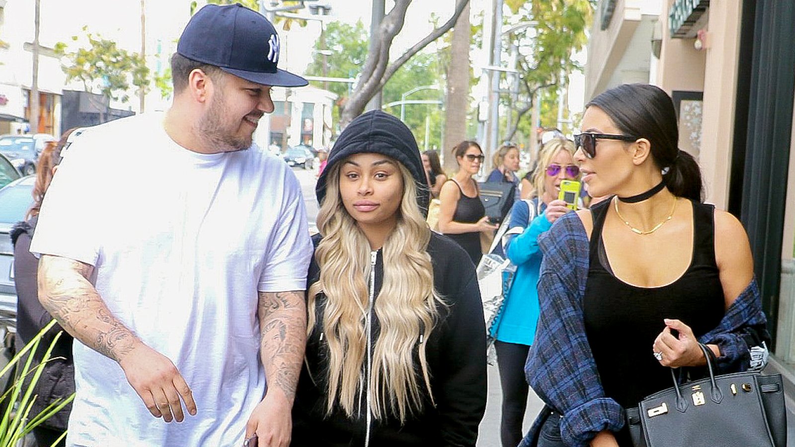 Kim and Rob Kardashian do brunch with Blac Chyna at Nate'n Al's in Beverly Hills.