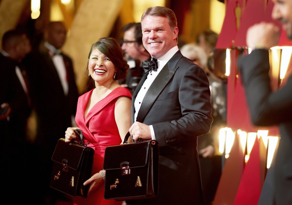 PricewaterhouseCoopers Accountants Brian Cullinan Martha Ruiz Oscars 2017