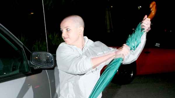Britney spears umbrella zoom cdd73e03 a624 4df0 b87f a7f3e4760a70