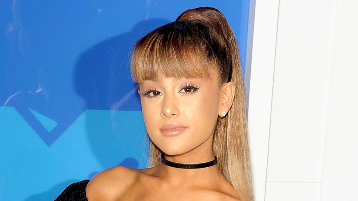 Ariana Grande 'Spent the Night Crying' After Manchester Attack