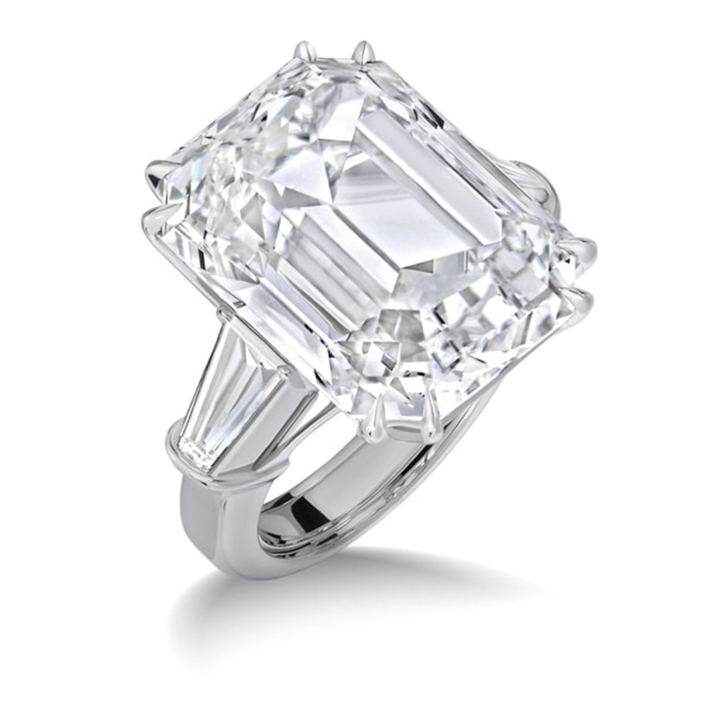 A side angle of Mariah Carey's 35-carat diamond engagement ring.