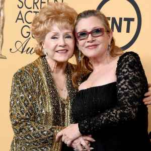 Carrie fisher 2 f2ac0d5a b76f 46c3 ac4c 0076ea84f6ef