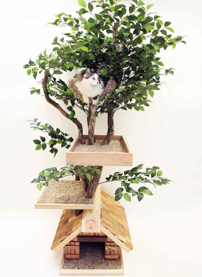 Pet Tree Houses' real cat tree with leaves