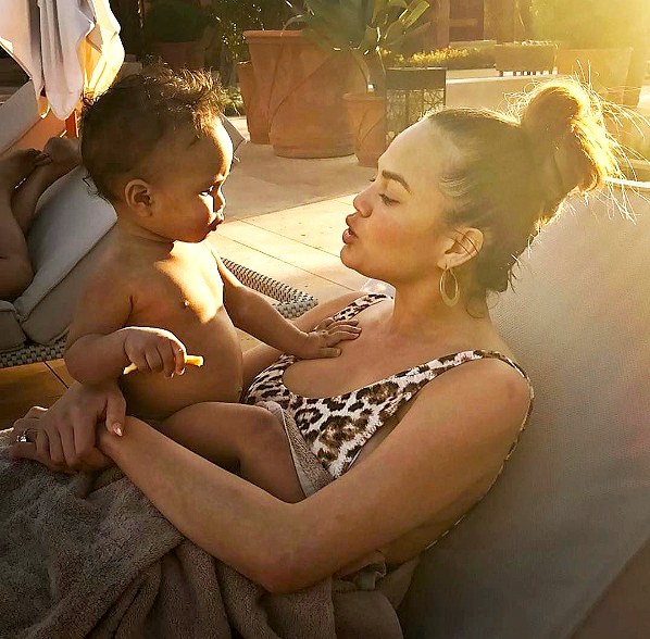 Chrissy teigen 42455aa9 9e2d 447a 81f8 c826b660bd87