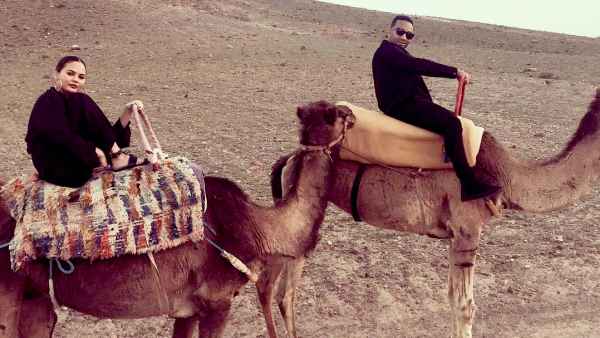 Chrissy teigen and john legend camels zoom 9339ed65 b525 4fa0 a5fe 3ce0f816d80d