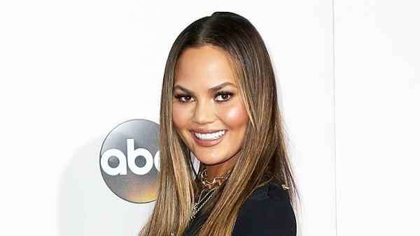Chrissy Teigen bananas