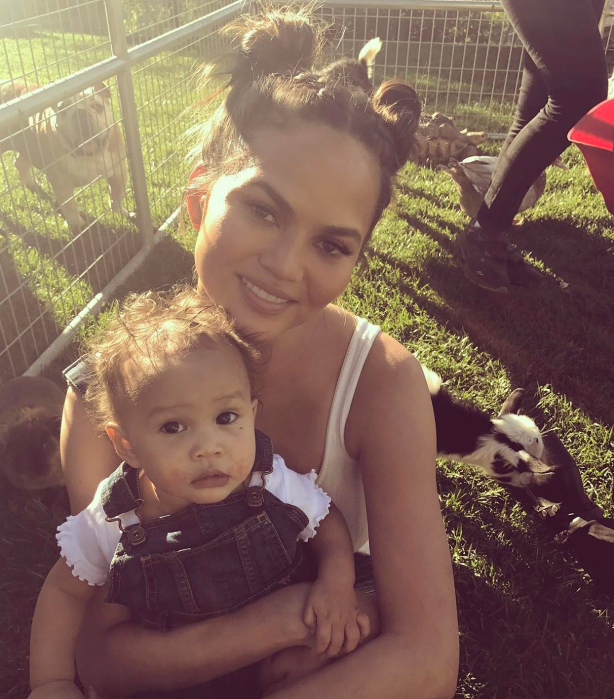 Chrissy tiegen luna 7a70b174 3901 491f a0bf 39d553442a53