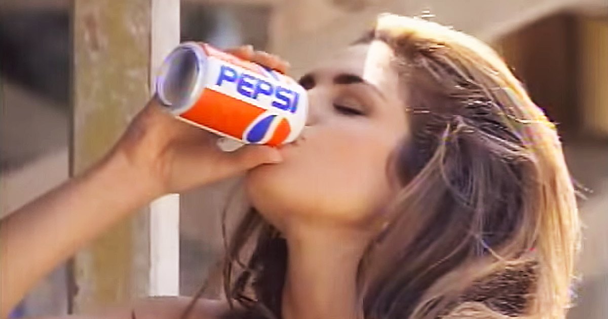 Cindy Crawford And James Corden Re create Her 1992 Pepsi Super Bowl Ad Cindy Crawford And James Corden Re create Her 1992 Pepsi Super Bowl Ad
