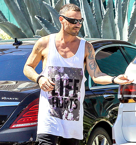 Brian Austin Green - Life Hurts t-shirt