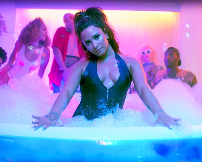 Demi Lovato Parties With Paris Hilton Jamie Foxx In New Video