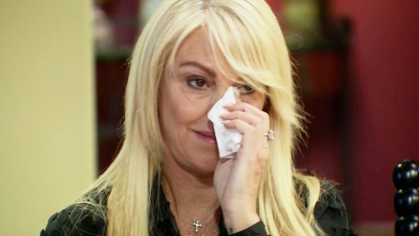 Dina lohan 7f8bf010 2108 407d 9e71 6a9f78a93f78