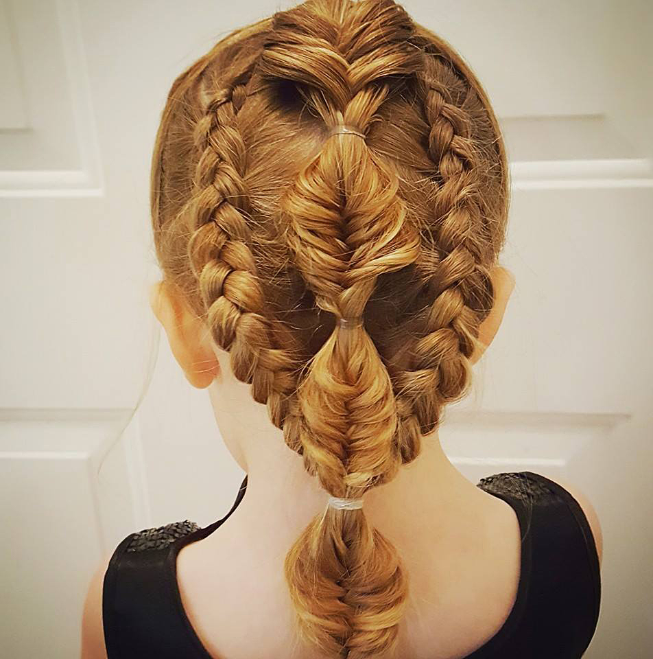 Single Dad Creates Elaborate Christmas Hairstyles for Daughter