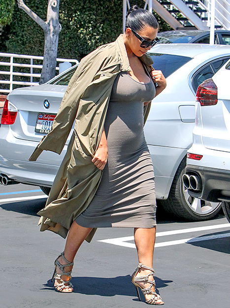 Kim Kardashian (side bump)