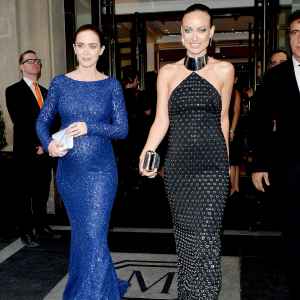 Emily blunt olivia wilde hotel zoom c2a222da 1ed0 4759 a38e eeb4a92b5793