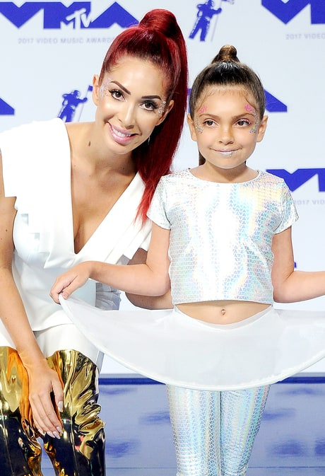 Farrah Abraham and daughter arrive at the 2017 MTV Video Music Awards at The Forum on August 27, 2017 in Inglewood, California.