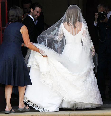 geri halliwell wedding dress from back