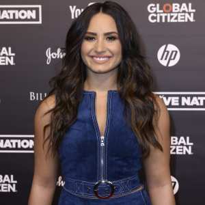 Demi Lovato Posts Pic Showing Off Her Toned Abs