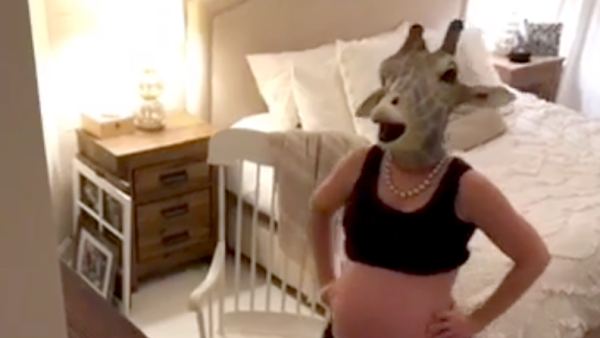 Giraffe woman zoom c545badc 756a 4ce3 b777 f5cdcdad7c7f